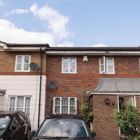 Modern & Spacious - Walk To London Excel- Parking Exteriör bild