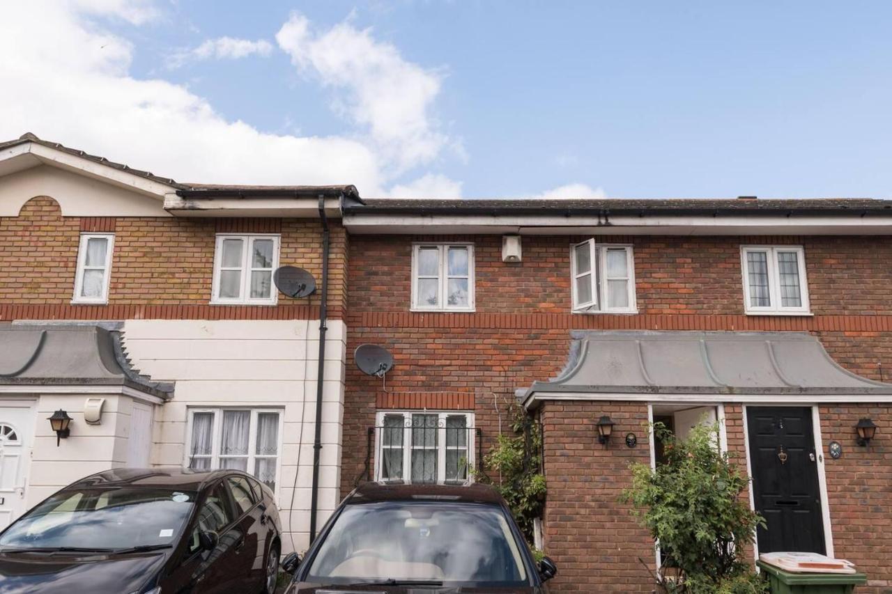 Modern & Spacious - Walk To London Excel- Parking Exteriör bild